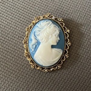 Vintage 1960’s black cameo brooch